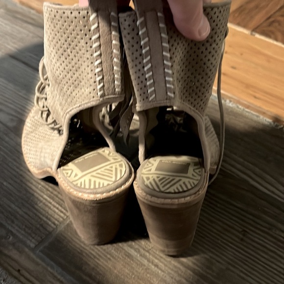 Dolce Vita size 8 heels. Super cute - Picture 2 of 6